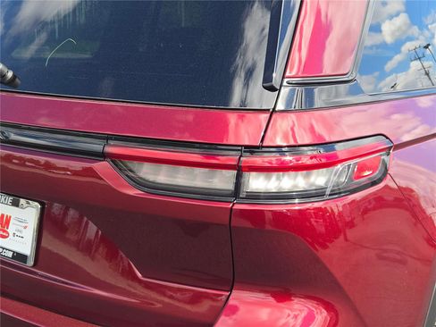 New 2025 Jeep Grand Cherokee Altitude image 13