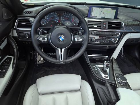 Used 2019 BMW M4 Convertible w/ Competition Package RWD image 18