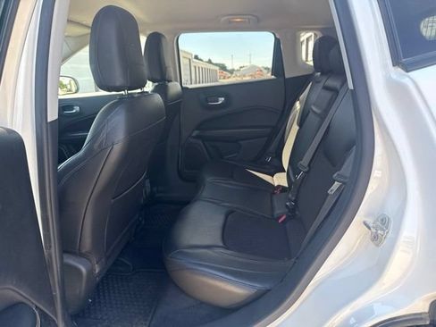 Used 2018 Jeep Compass Latitude w/ Popular Equipment Group AWD/4WD image 4