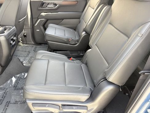 Used 2026 GMC Yukon XL Denali w/ Sun & Power Step Package AWD/4WD image 17