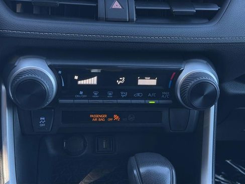 Used 2021 Toyota RAV4 LE image 25