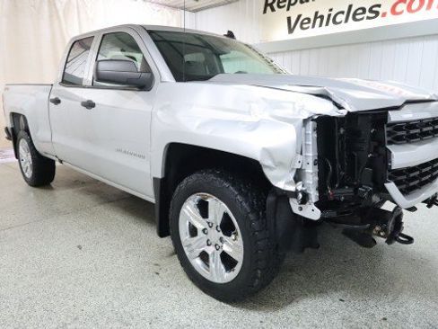 Used 2019 Chevrolet Silverado 1500 Custom w/ Custom Convenience Package AWD/4WD image 5