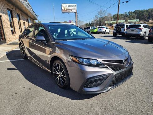 Used 2024 Toyota Camry SE image 7