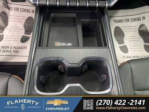 Used 2024 GMC Acadia AT4 w/ Luxury Package image 32