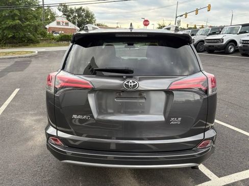 Used 2018 Toyota RAV4 XLE AWD/4WD image 4