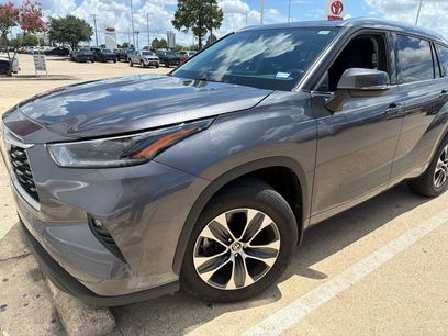 Used 2021 Toyota Highlander XLE