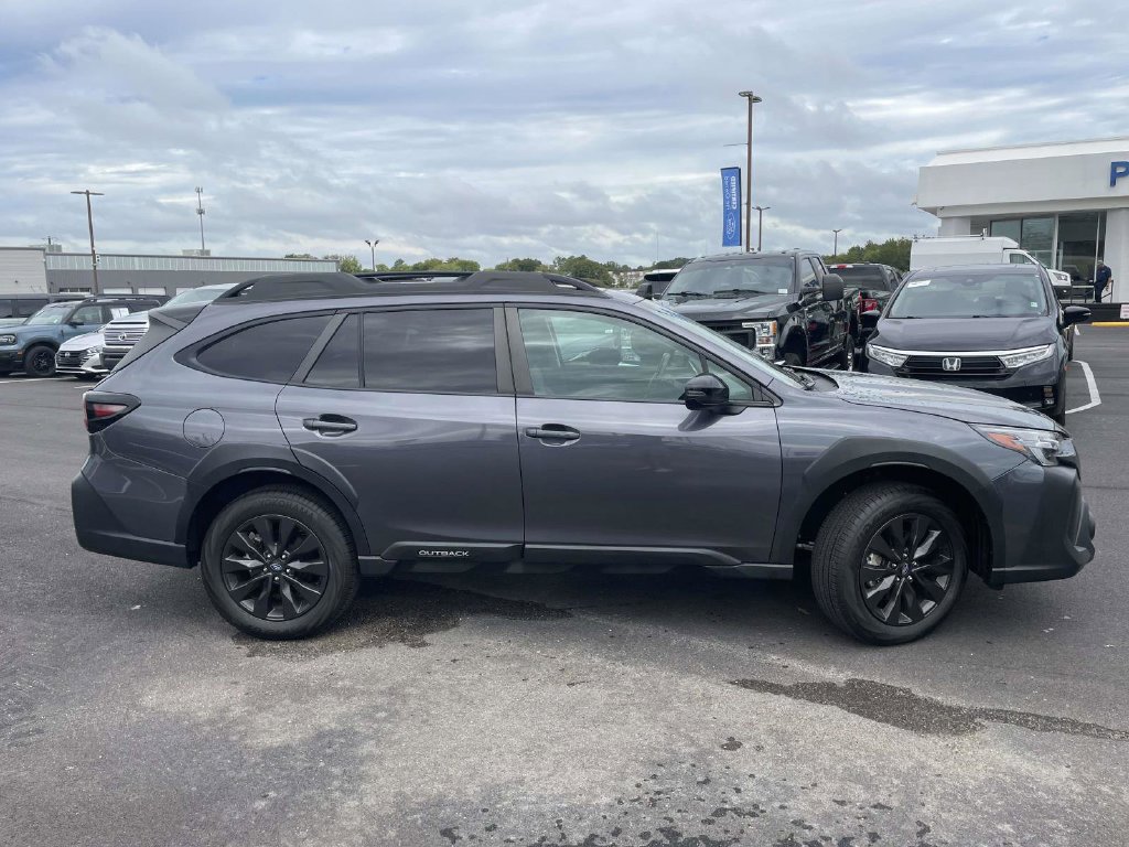 Used 2025 Subaru Outback Onyx Edition AWD/4WD image 2