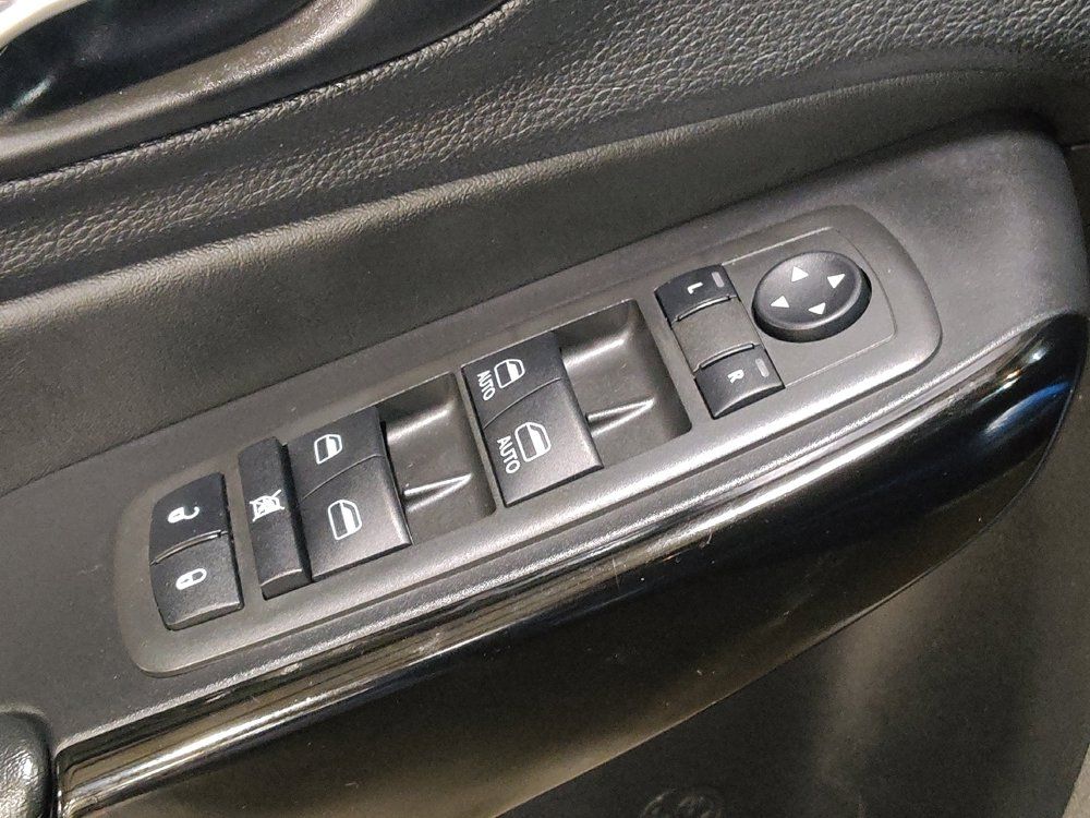 Used 2021 Jeep Cherokee Latitude Plus AWD/4WD image 27