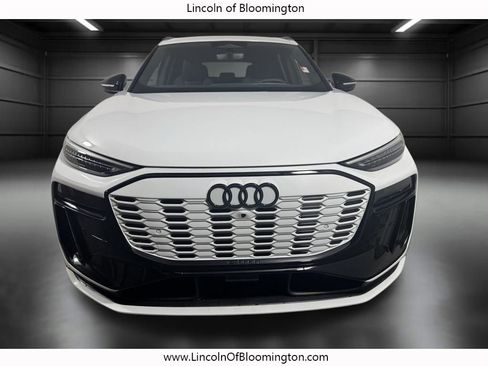 Used 2025 Audi SQ6 e-tron Prestige w/ 21" Black Optic Wheel Package image 9