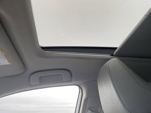 Used 2021 Toyota Venza Limited image 29