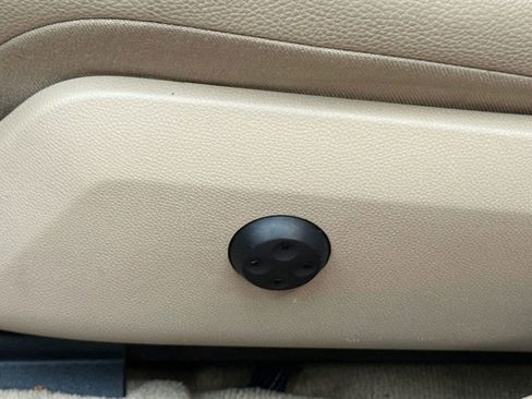 Used 2011 Mercedes-Benz E 350 4MATIC Sedan image 25