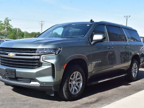 Used 2023 Chevrolet Suburban LT AWD/4WD image 14
