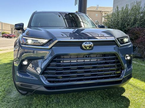 Used 2025 Toyota Grand Highlander AWD Hybrid image 4