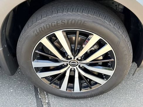 Used 2024 Nissan Pathfinder Platinum AWD/4WD image 7