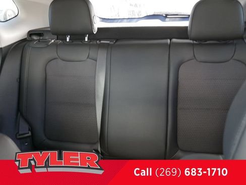 Used 2024 Chevrolet Trax LT w/ LT Convenience Package FWD image 38