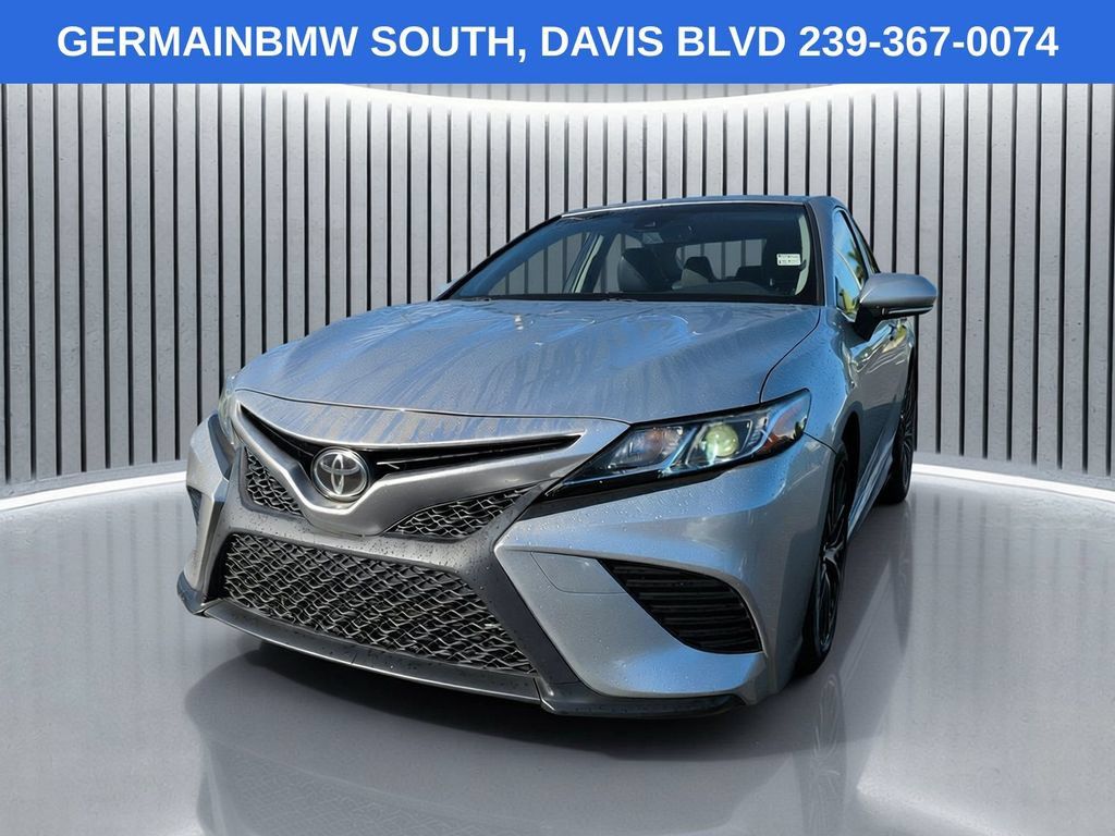Used 2018 Toyota Camry SE w/ Convenience Package FWD image 9
