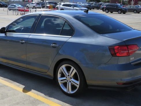 Used 2017 Volkswagen Jetta GLI image 3