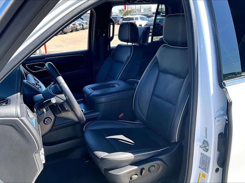 Used 2021 GMC Yukon SLT w/ SLT Premium Package image 8