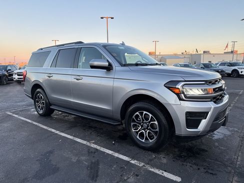 Used 2024 Ford Expedition Max XLT image 3