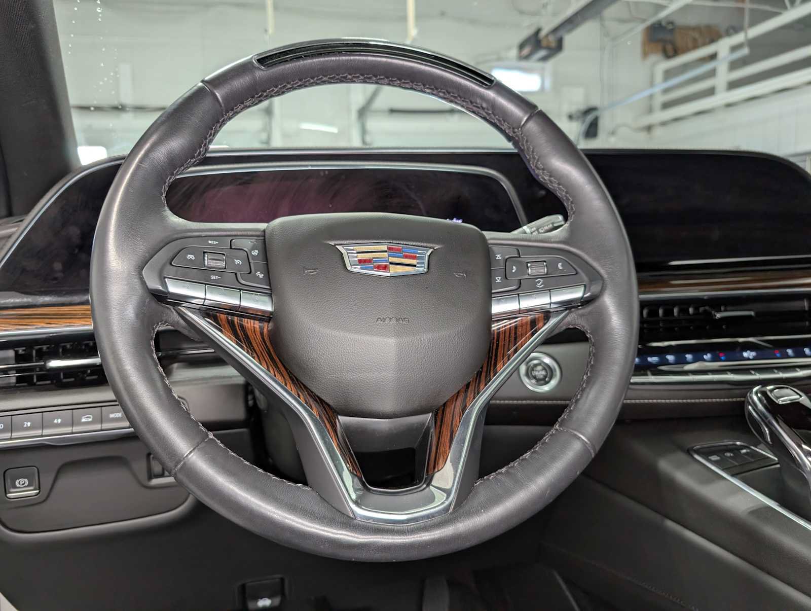 Used 2023 Cadillac Escalade Premium Luxury AWD/4WD image 42