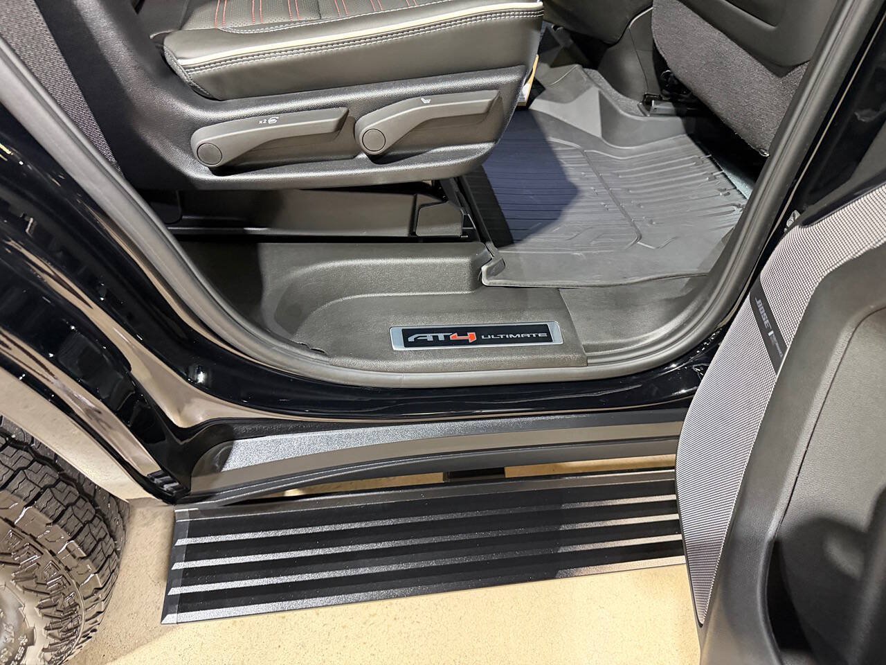 Used 2026 GMC Yukon AT4 Ultimate w/ LPO, Floor Liner Package AWD/4WD image 31