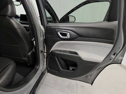Used 2024 Jeep Compass Latitude AWD/4WD image 29