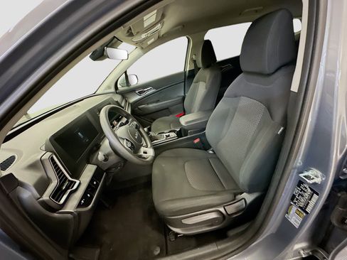Used 2025 Kia Sportage LX image 13