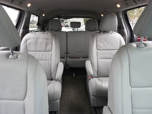 Used 2018 Toyota Sienna XLE w/ XLE Navigation Package image 44