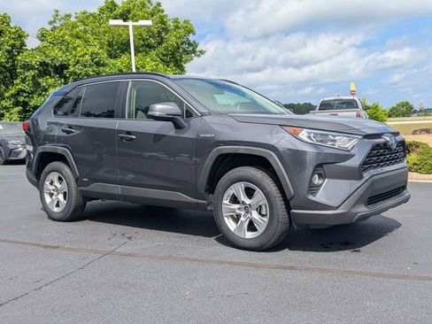 Used 2019 Toyota RAV4 XLE AWD/4WD image 2