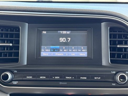 Used 2020 Hyundai Elantra SE FWD image 21