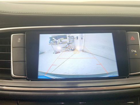 Used 2019 Buick Enclave Essence image 22