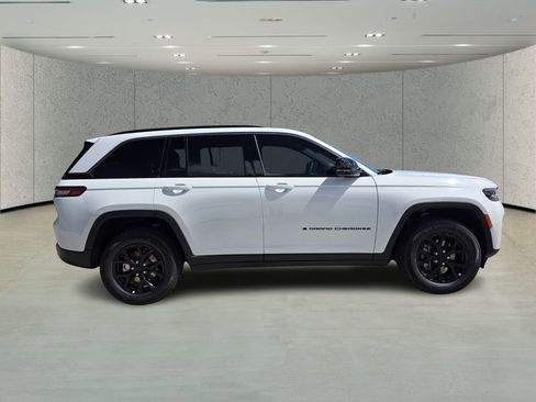 New 2026 Jeep Grand Cherokee Altitude RWD image 3