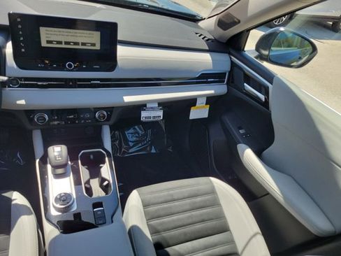 New 2025 Mitsubishi Outlander SE image 16