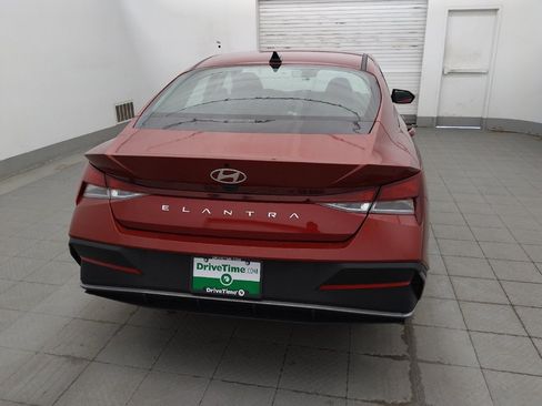 Used 2025 Hyundai Elantra SE FWD image 7