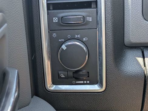 Used 2019 RAM 1500 Classic SLT w/ Luxury Group AWD/4WD image 23