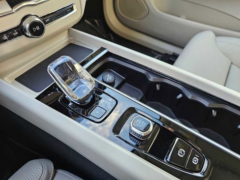 New 2026 Volvo XC60 B5 Ultra w/ Protection Package Premier image 31