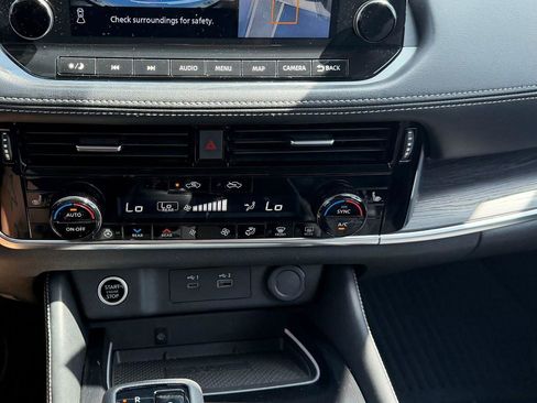 Used 2023 Nissan Rogue Platinum w/ Platinum Premium Package FWD image 5