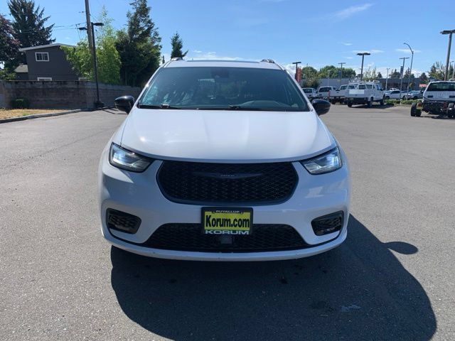 Used 2025 Chrysler Pacifica Limited FWD image 10