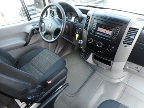 Used 2014 Freightliner Sprinter 2500 RWD image 16