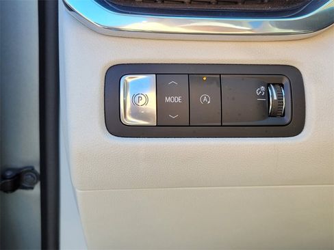 Used 2024 GMC Acadia Denali image 29