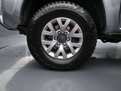 Used 2019 Toyota Tacoma SR5 AWD/4WD image 26