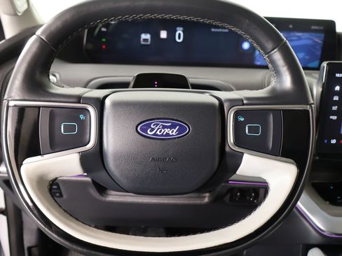 Used 2025 Ford Expedition Platinum w/ Driver's Package AWD/4WD image 3