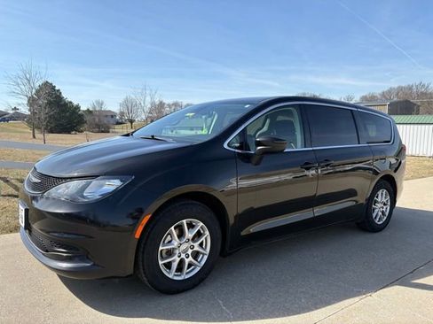 Used 2023 Chrysler Voyager LX image 1