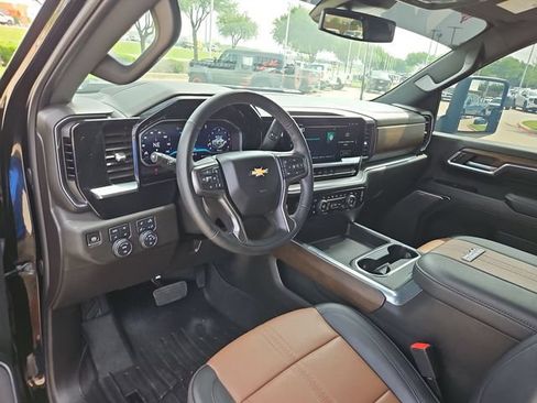 Used 2024 Chevrolet Silverado 2500 High Country AWD/4WD image 10