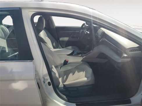 Used 2024 Toyota Camry SE image 15