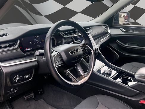 Used 2022 Jeep Grand Cherokee L Laredo w/ Luxury Tech Group I image 13