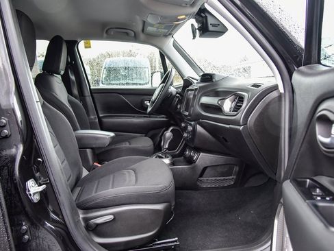 Certified 2022 Jeep Renegade Latitude image 9