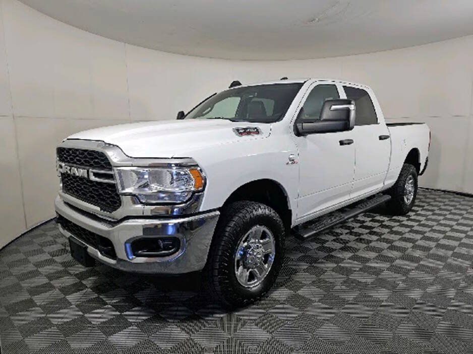 Used 2024 RAM 2500 Tradesman w/ Chrome Appearance Group AWD/4WD image 3