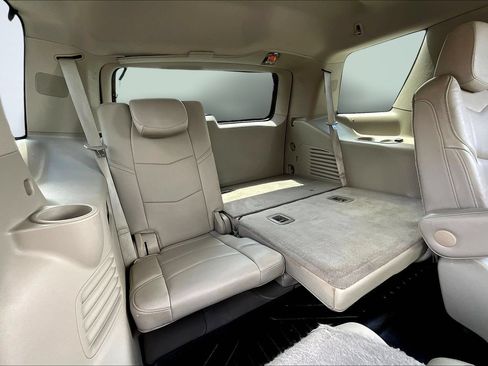 Used 2018 Cadillac Escalade 2WD image 28