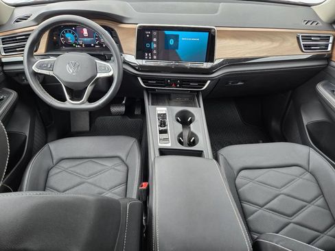 Used 2025 Volkswagen Atlas SE FWD image 18